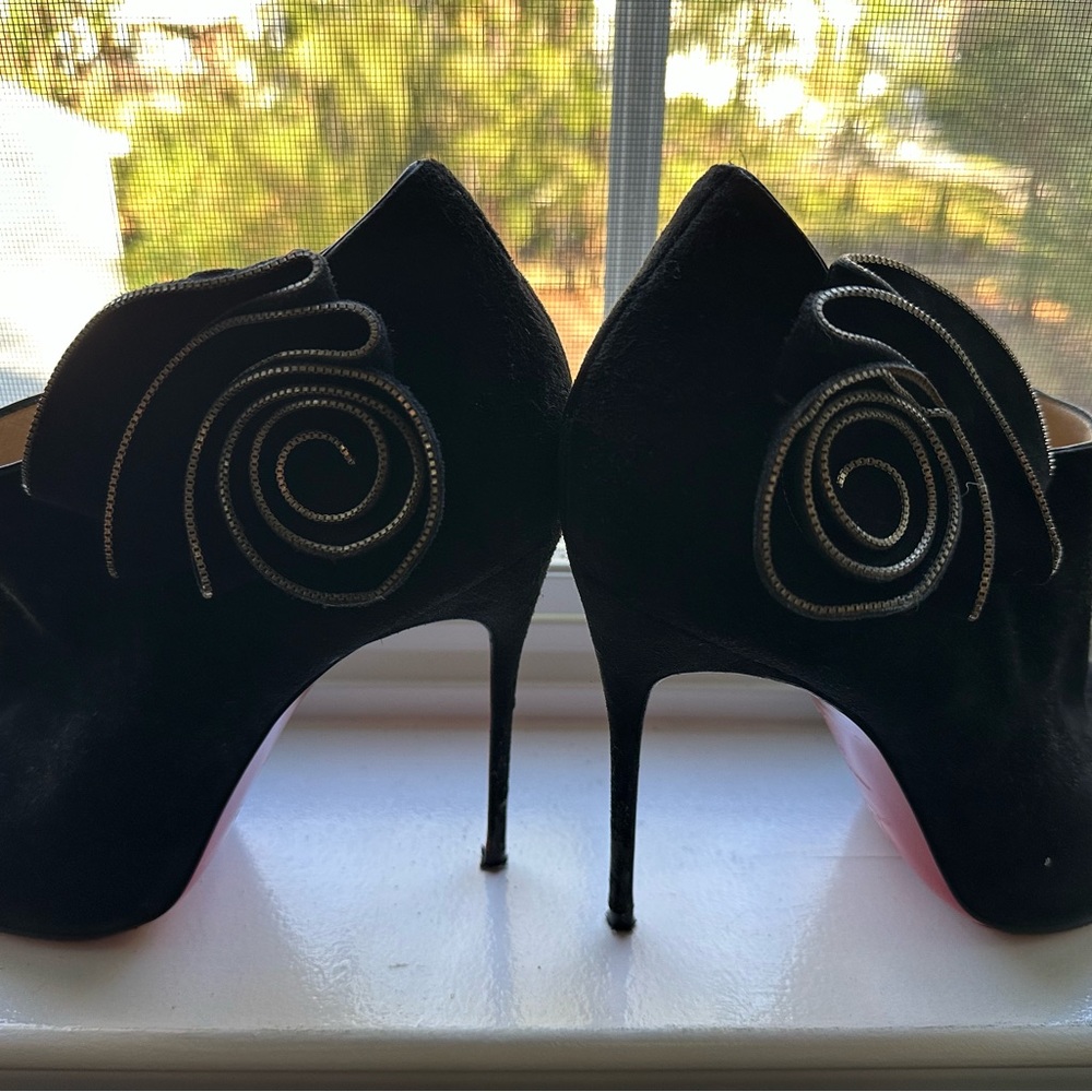 Christian Louboutin EU 41 Mrs Baba 100
Suede Booties - Picture 2 of 10